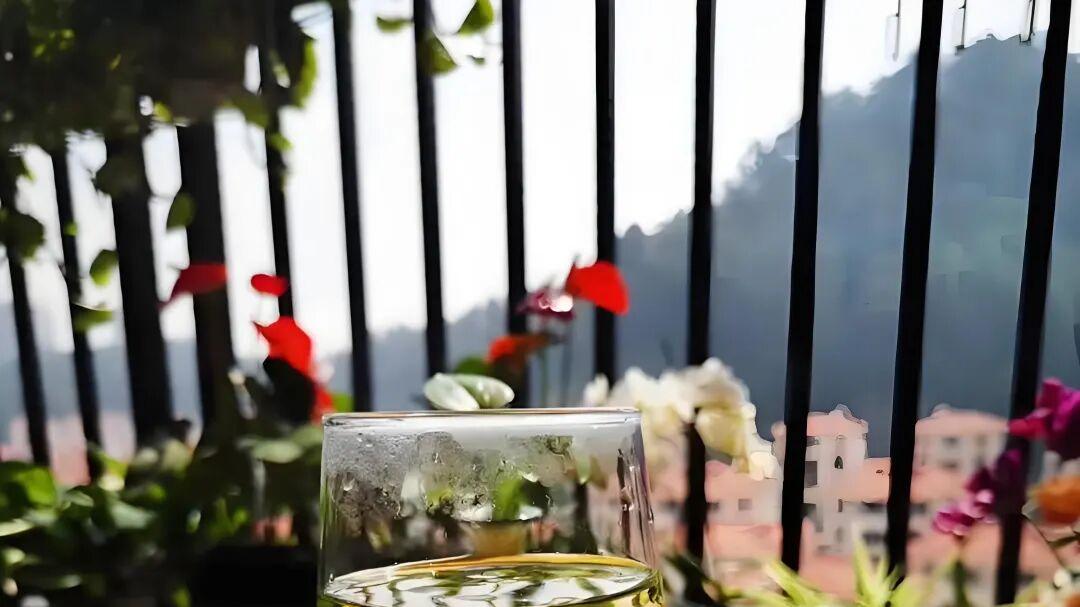 七律·新茶静心笺