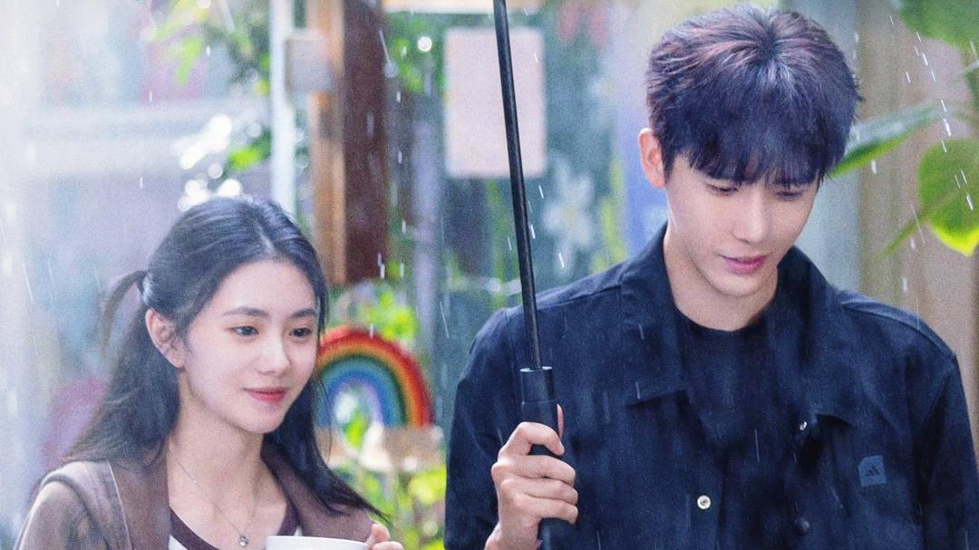 当直球酷妹撞上自我攻略学神，甜蜜爱恋即将上演！ |《陷入我们的热恋》