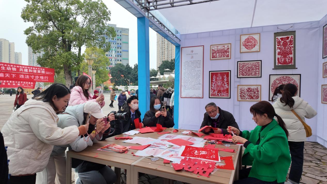 非遗四川·百城百艺｜看武胜如何用剪纸，把宪法“剪”入人心