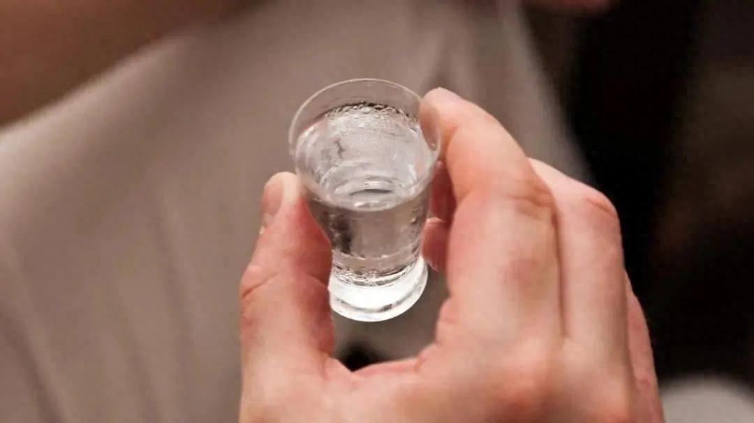 酱香酒是如何做到每一瓶都是53度的？