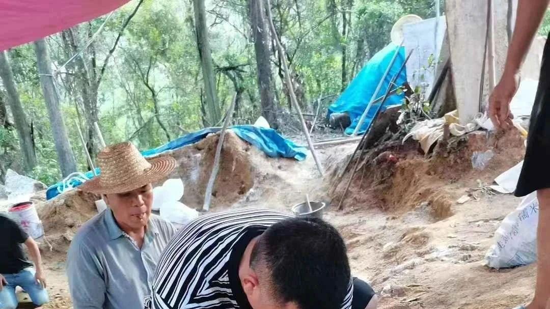 三僚真君堂：良辰吉日下葬大吉大利大兴大发大富大贵