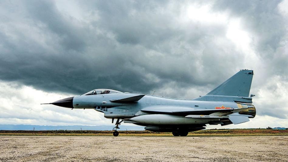 美媒大力宣传歼10CE击落阵风，背后果然藏有小心思，胃口大着呢