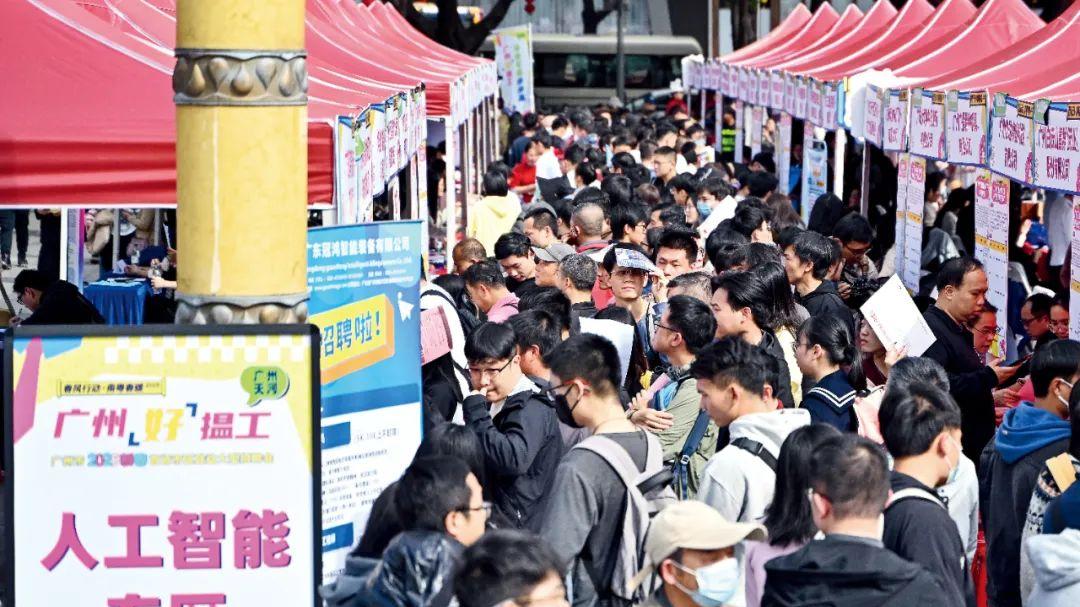 2025年AI高薪真相：年薪50万只是入门，百万大佬都在卷什么？