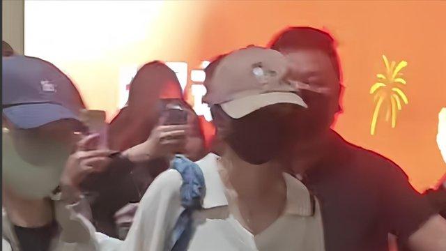 顶流母亲的温柔奔赴：杨幂香港行背后的母爱辩证法