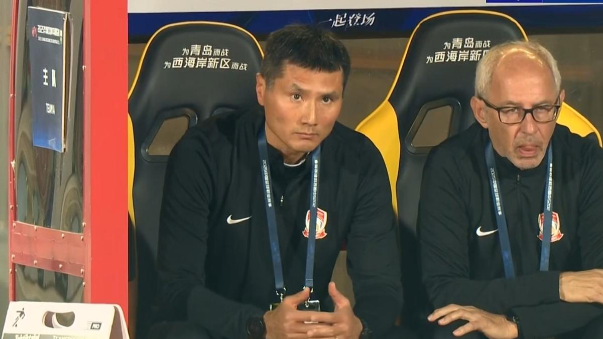 邵佳一刚上任2天，就带着4人加入国足！赢得好评，西海岸新帅浮现