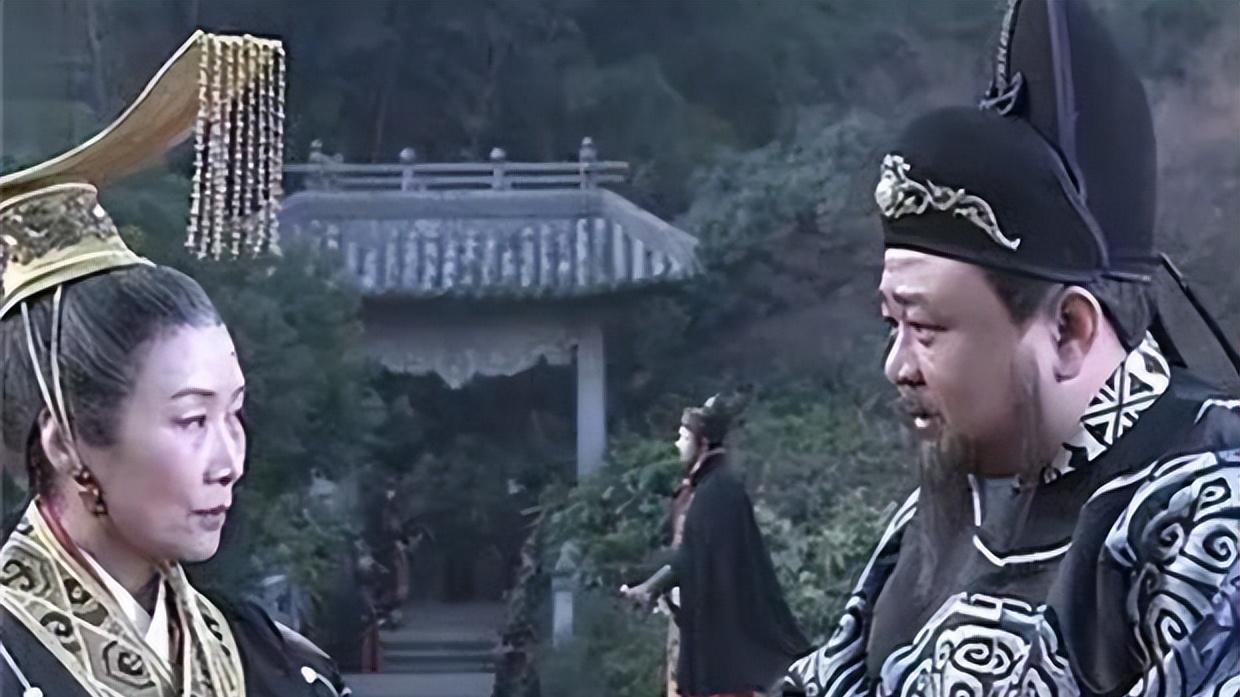 狄仁杰死后，家人整理遗物发现8个大字，揭露他和武则天的关系