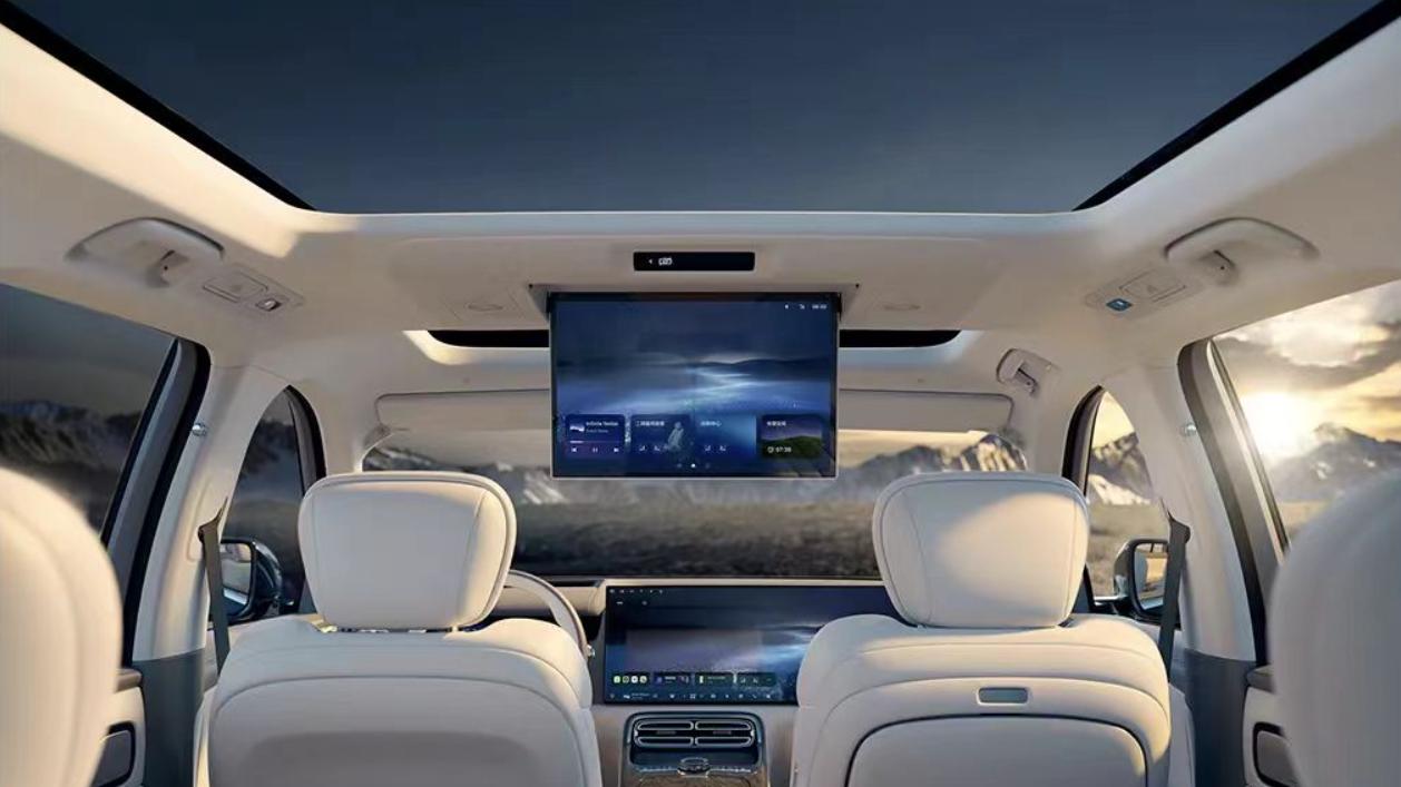 吉利银河“大旗舰”，冰箱彩电大沙发有了，竞争理想问界有戏？