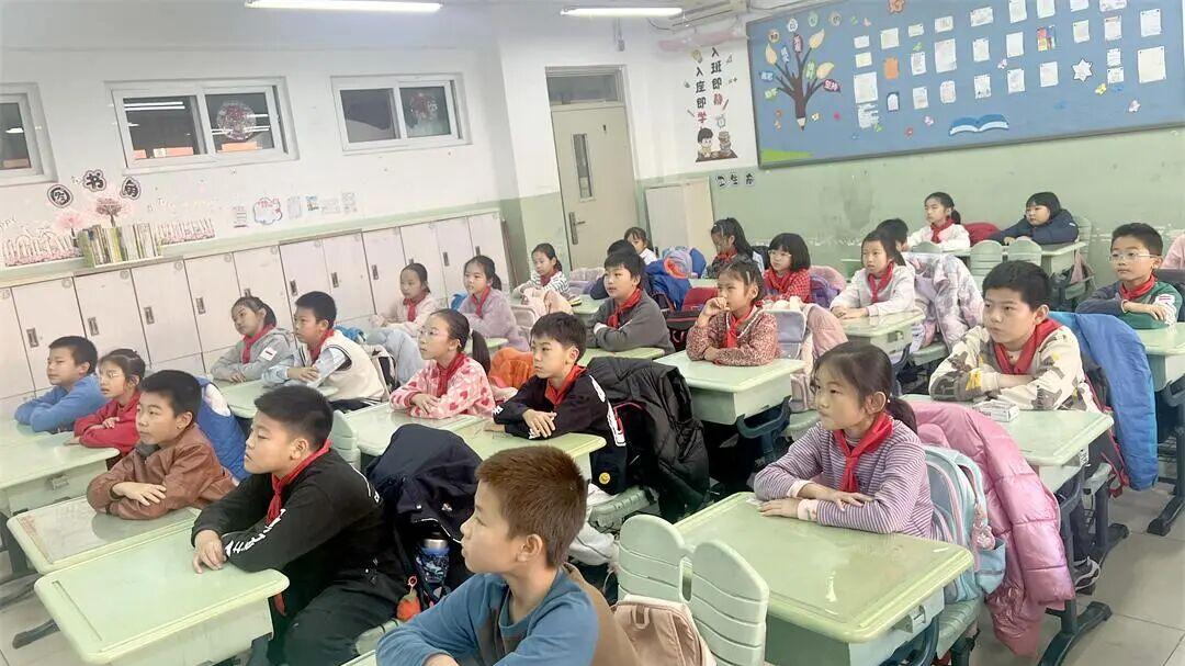 培星小学家长进课堂：一场穿越千年的武器发展探索之旅