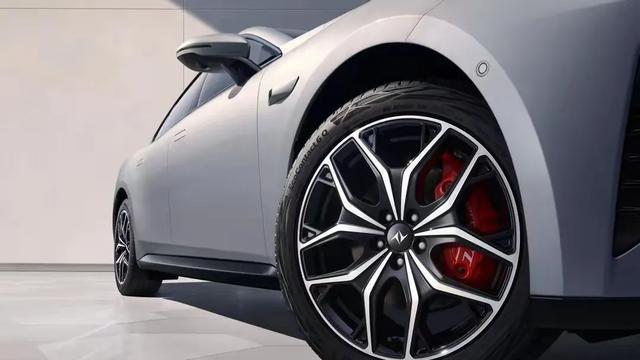 潮车+潮玩法，东风奕派2025款eπ007如何成为Z世代出行新宠