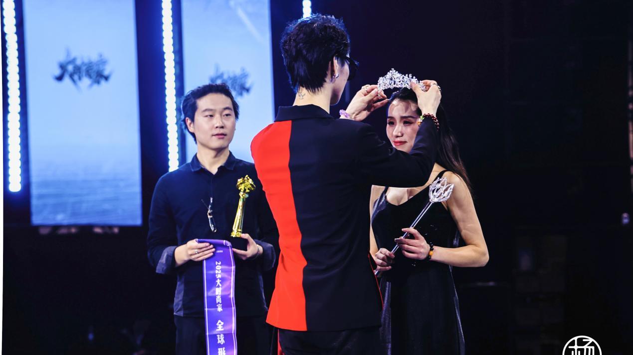 全球偶像“大时尚家”代言人联袂闪耀舞台，璀璨星光点燃时尚狂想！