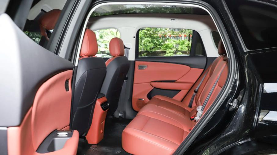 比想象中有料，红旗天工06亮点有不少，遗憾就是卖不出去