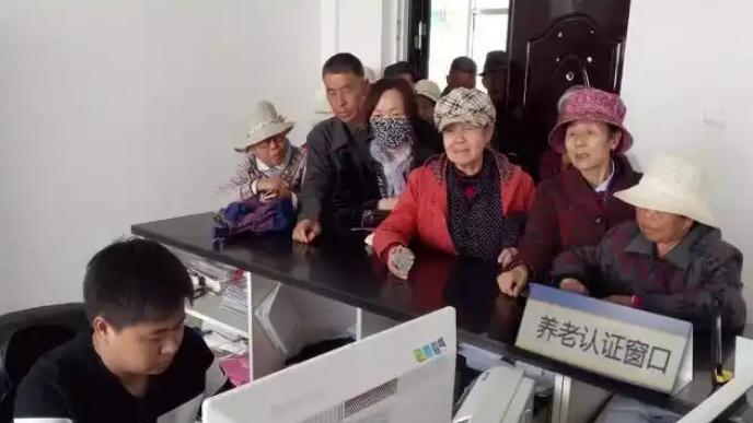 过期停发养老金！2025下半年养老金资格认证开始，60岁以上老人别错过！