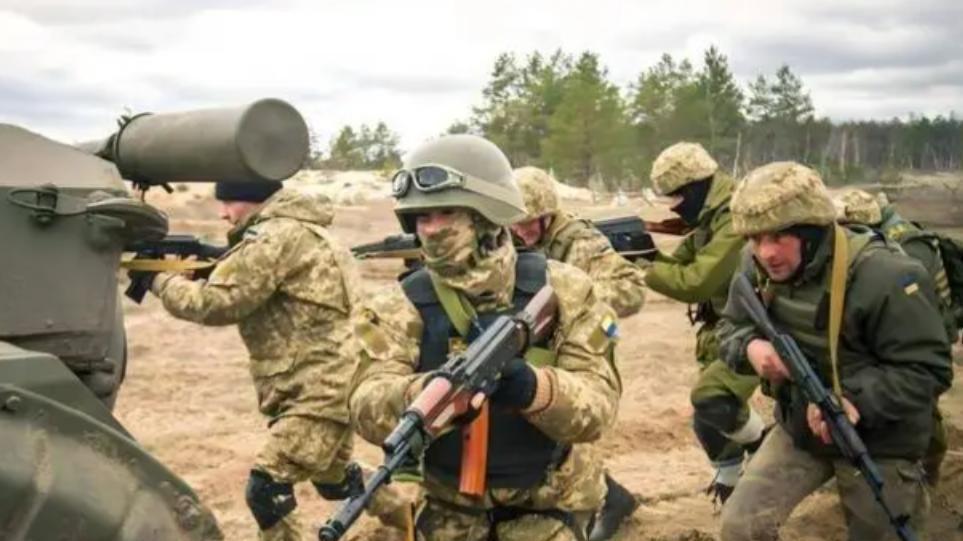 特朗普警告泽连斯基：27日前签署28点协议，否则停止援助