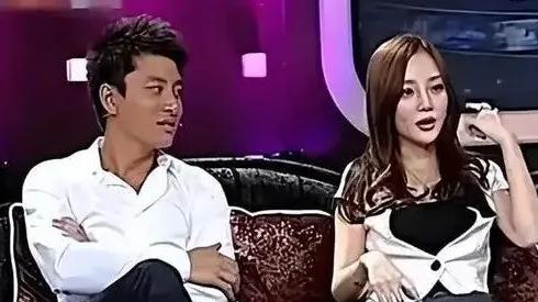 贾乃亮新恋情曝光引震荡！李小璐深夜发文：等你 4 年，还是没有以后了，"复合党"彻底梦碎