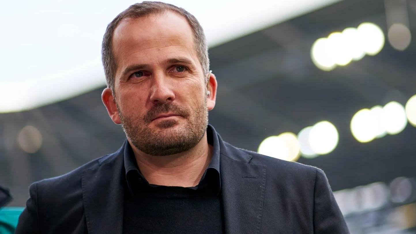 国足选帅又现黑马：46岁德丁级别教练进入最后阶段