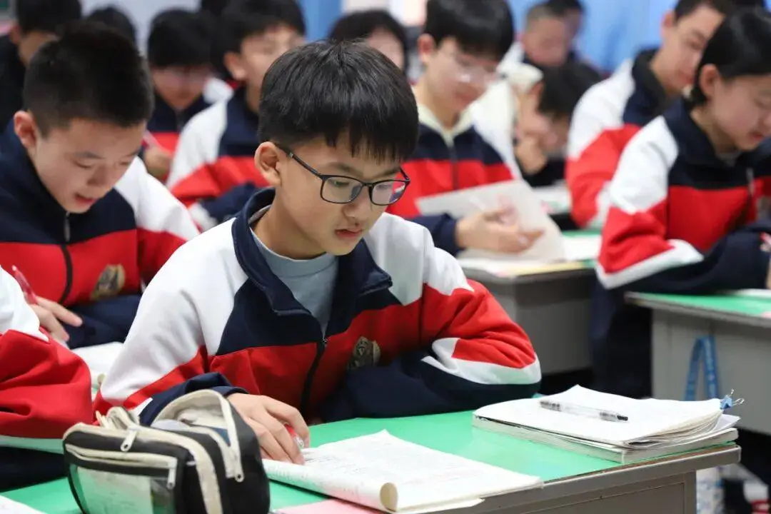 小事做好 久久为功 | 衡水桃城中学教室里的“规范之美”