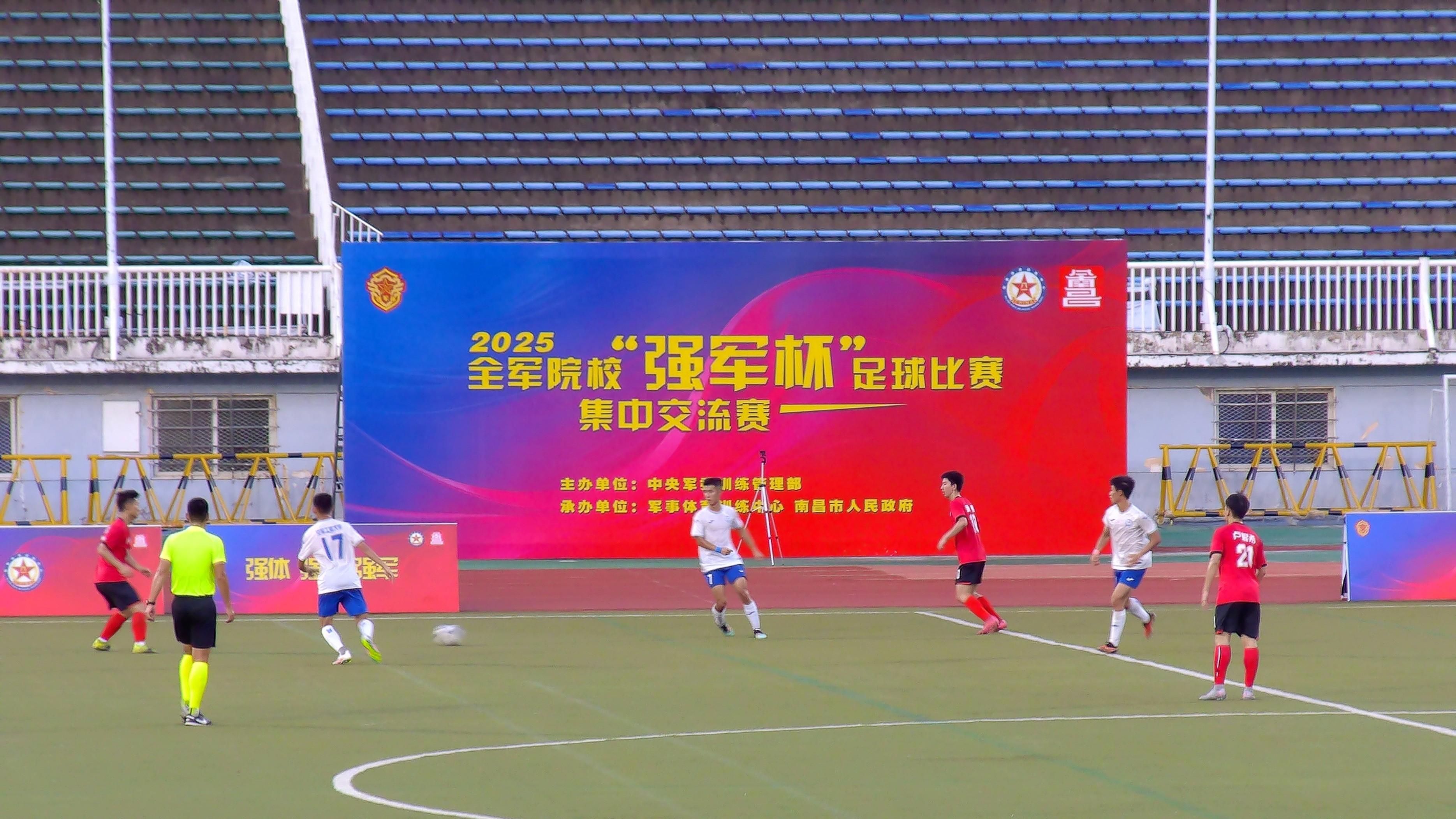 “六比四”！英雄城南昌上演一场精彩的足球赛