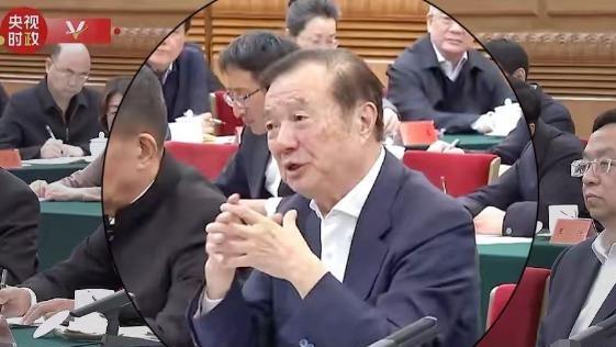 民企座谈会90后企业家引关注



高规格民营企业座谈会，大佬云集，更有一位35