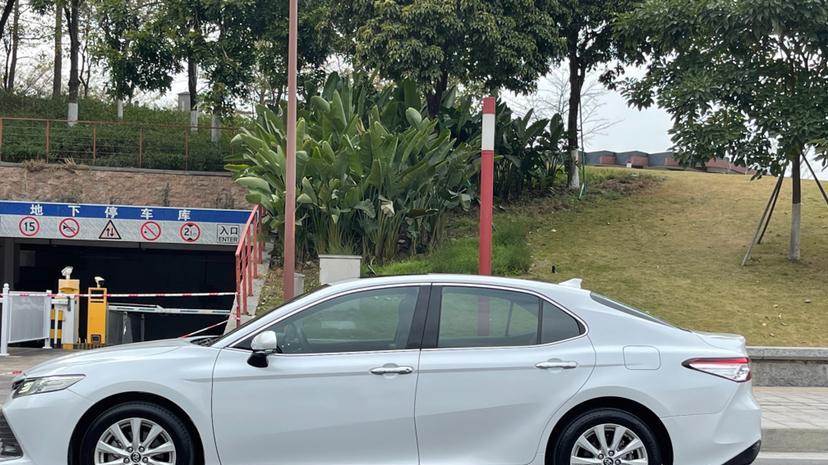 一手丰田凯美瑞，2.0G豪华版，6.7万公里，家用代步好选择