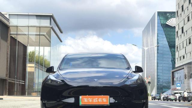 30万级高性能电跑，2021款特斯拉Model Y长续航版，性能依旧能打？