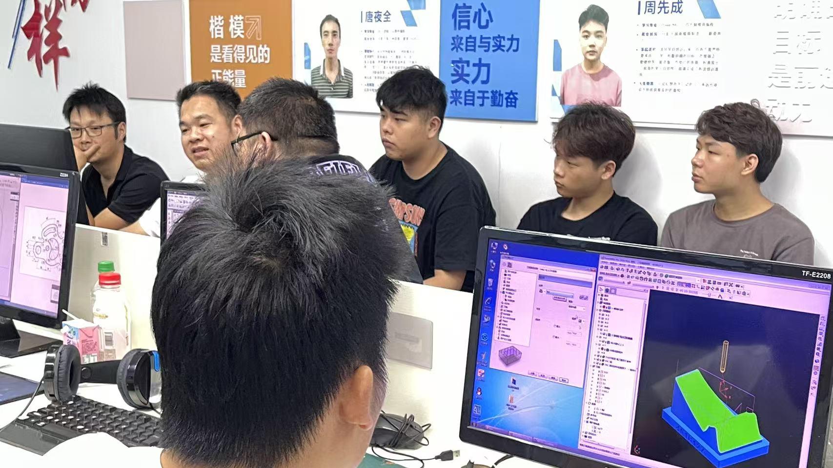 学历不高也能拿高薪！掌握 CNC 数控编程，政群培训为你铺就逆袭路