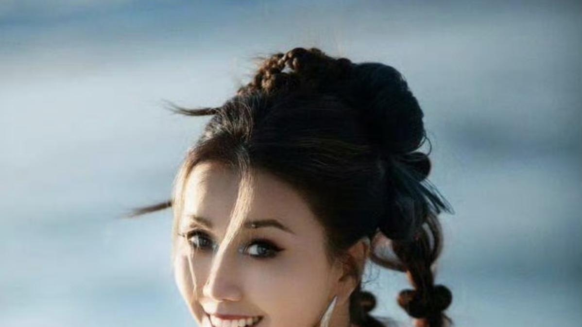 《王蓉浪姐淘汰回应：大女主的华丽转身》