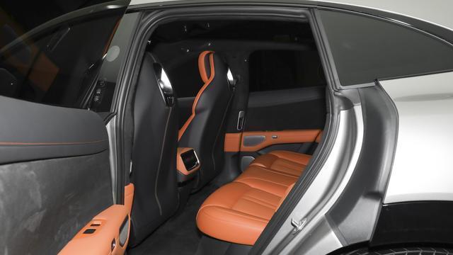 小米YU7汽车6月底上市，三种配置随心选，智能科技引领驾驶新体验