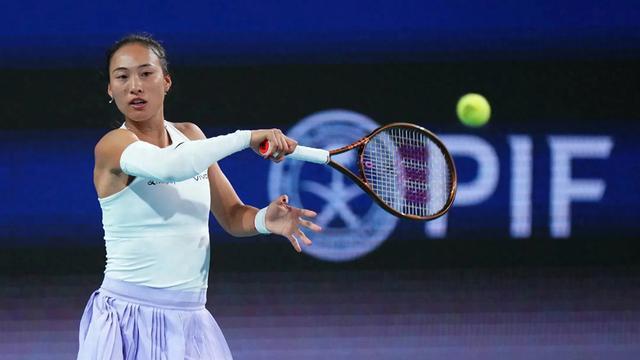 郑钦文再度横扫美国球员，将与1.85米美国新星争夺迈阿密8强