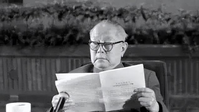 他被主席称为是不下马将军，权力要比十大元帅还高，只因一战成名