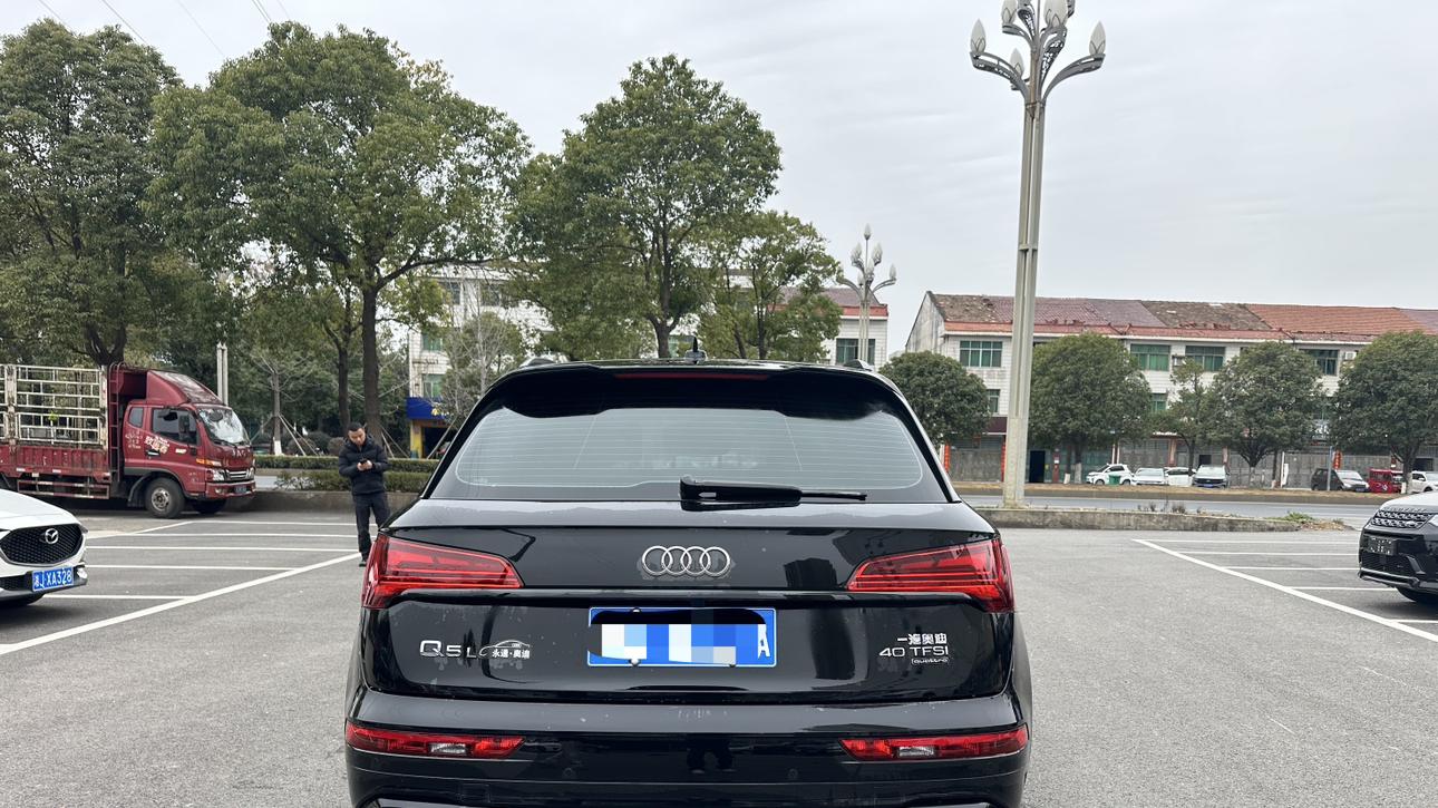 2024款奥迪Q5L，豪华动感，准新车况，预算20多万圆你奥迪梦