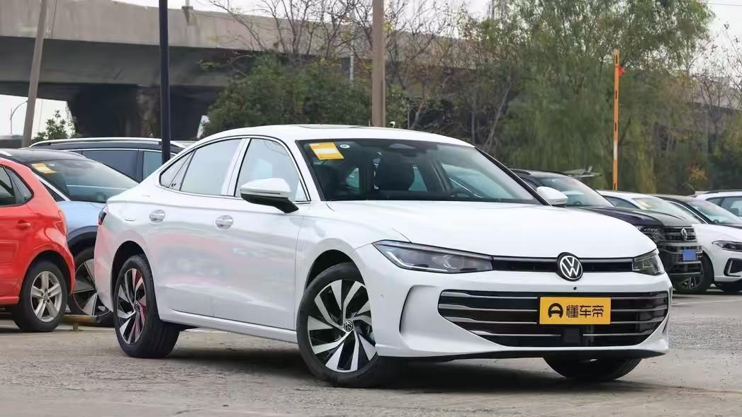 全新大众朗逸Pro谍照，设计似小号帕萨特，隐藏门把手能否成功？