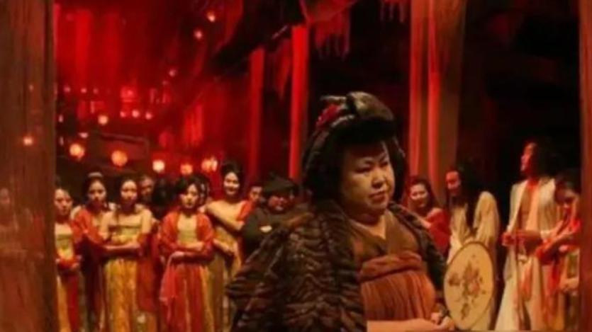 看了鸨鸟怎么交配，才知道古代青楼的老板娘，为何叫“老鸨”！