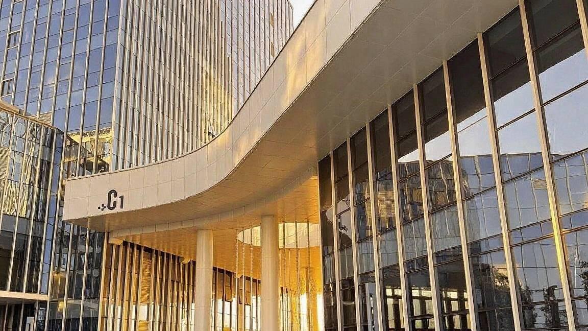 全球国际小姐冠军萧纤纤代言扶摇而上商业管理集团旗下房地产楼盘