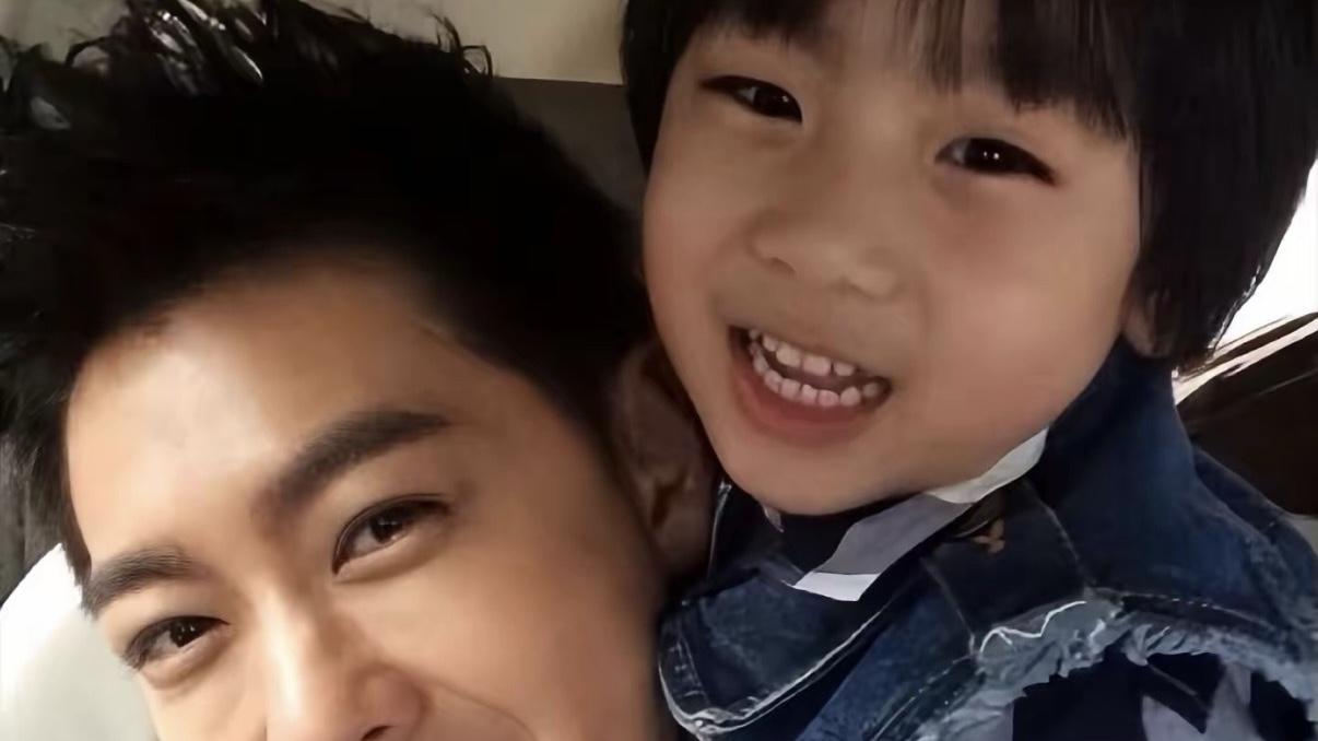 Kimi口罩造型撞脸易烊千玺：是巧合还是“次元壁”的奇妙重叠？