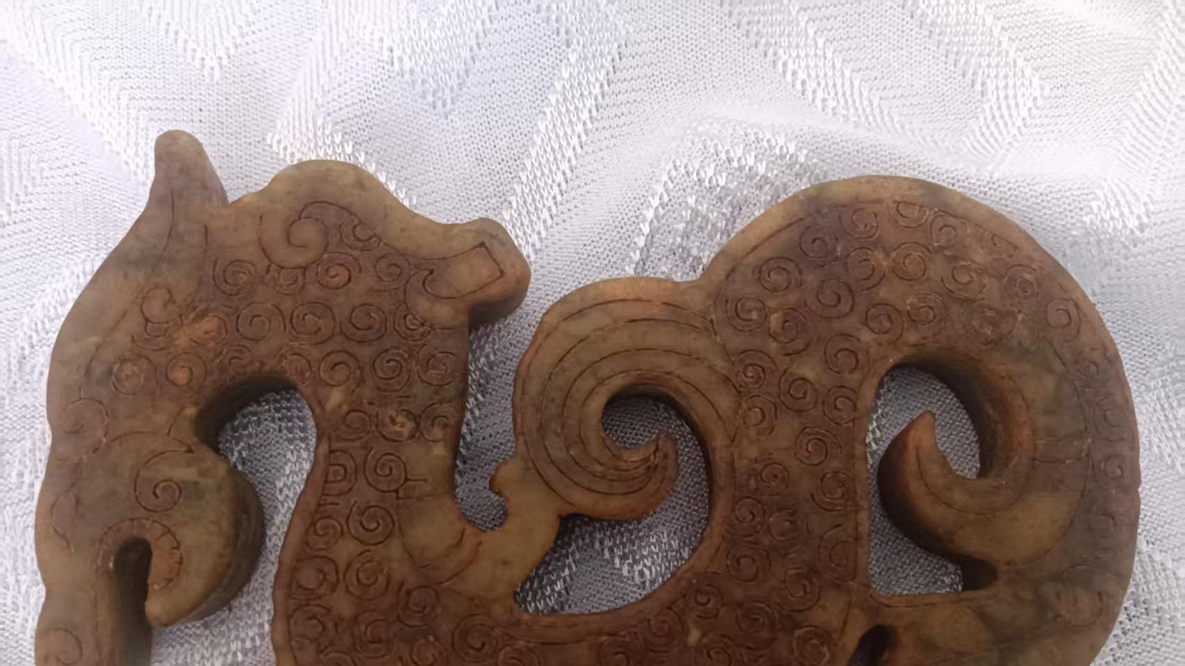 玉凝商周韵，螭龙承天脉 —— 天脉归元玉螭龙佩