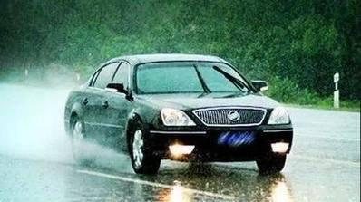 学会这些跟车技巧，以后上路不用愁