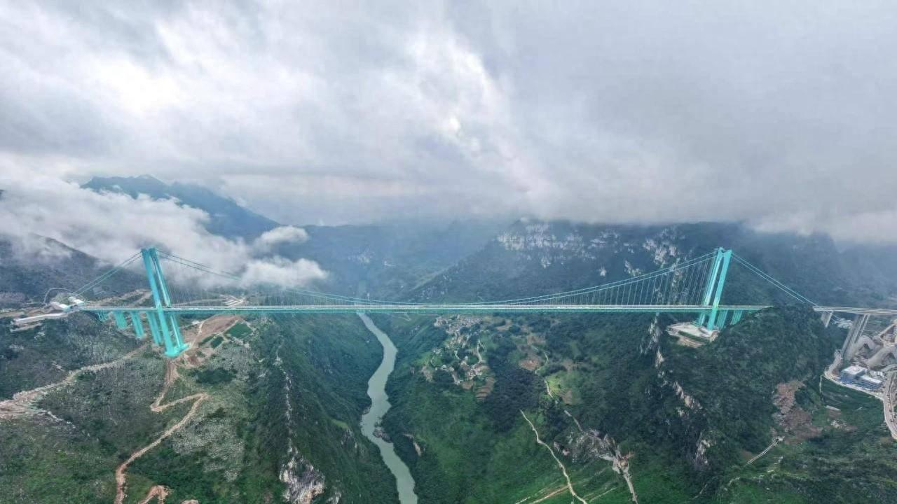 625米高空“穿针引线”，世界第一高桥花江峡谷大桥通车！
