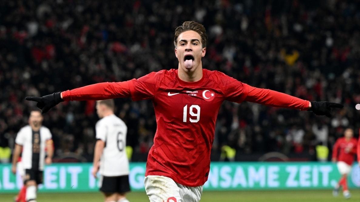 曼联曼城切尔西收到警报，尤文态度明确：谁敢动超新星就开战