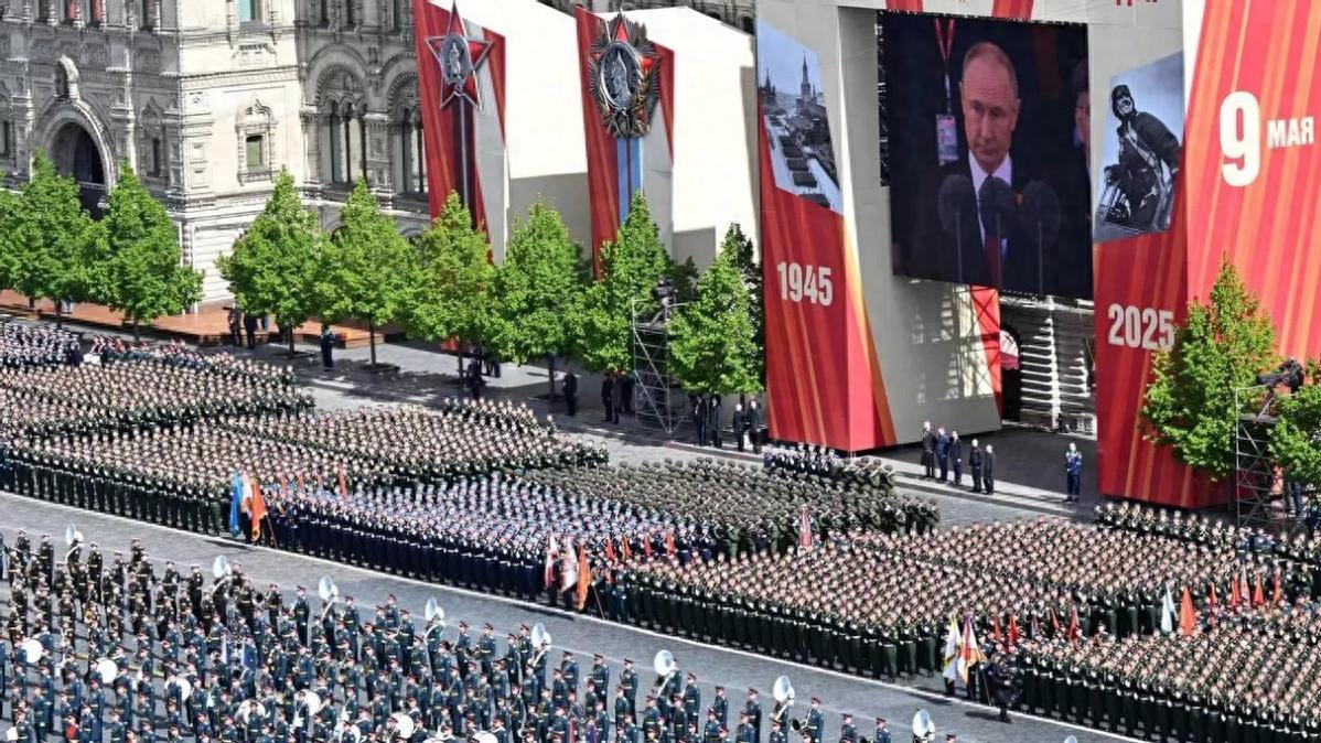 新装备都没见几样，俄红场阅兵的玄机藏在哪？普京醉翁之意不在酒
