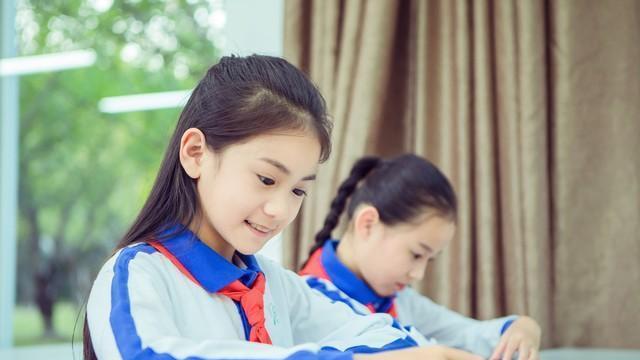 前天才批评闺女不好好学习，昨天她就跑来向我报喜