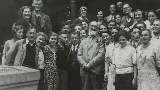 从小作坊干起，如今员工42万，年营收7100亿！