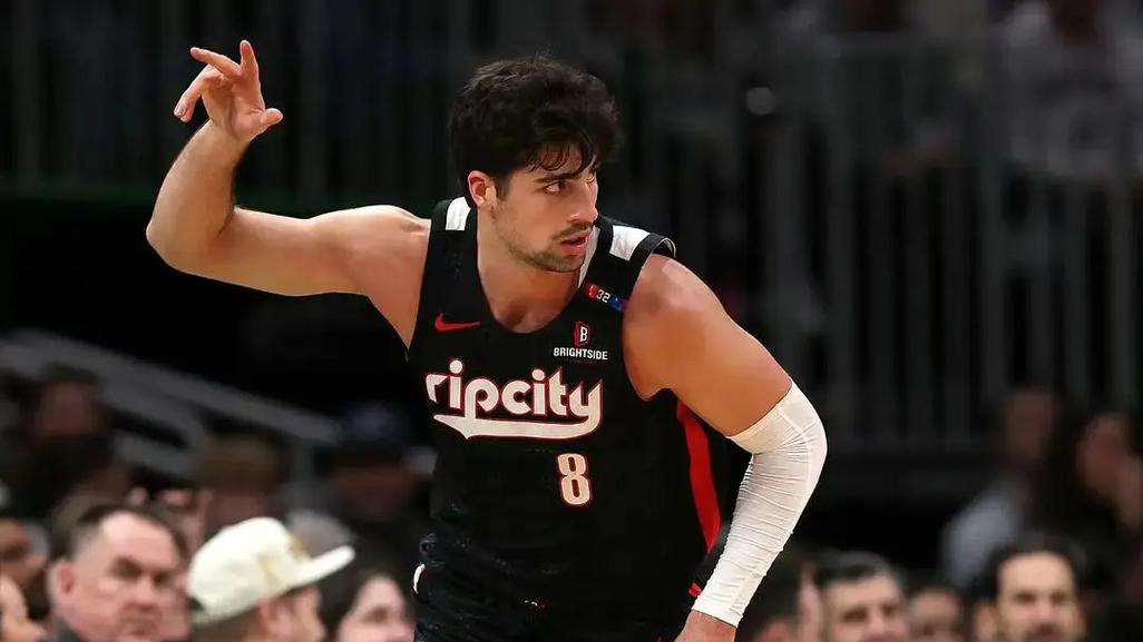 开拓者两连胜！阿夫迪亚赛后称赞小阵容，杨瀚森恐面临被边缘化