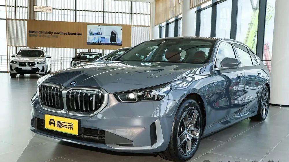 定价不变，续航提升，2025款宝马i5 eDrive35L上市，售43.99万元