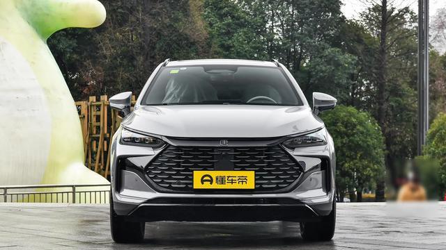 深蓝S07与唐DM对比，都是中型SUV，售价相近，谁更胜一筹？