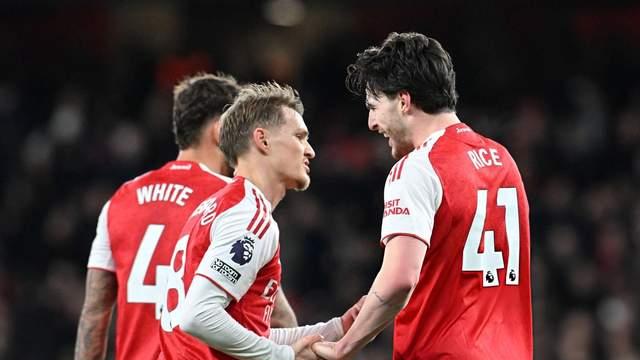 2-0！1.4亿巨头建功，阿森纳豪取18场不败，曼城空欢喜一场