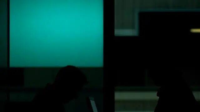 取款超1万=嫌疑人？东营事件撕开反诈乱象，你的钱还算是你的吗？