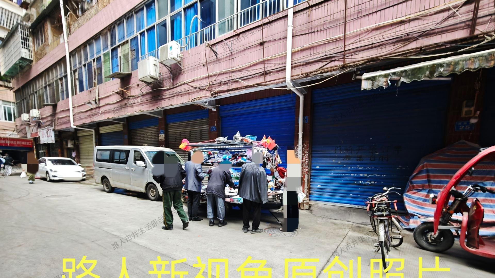 南充街头这类流动摊车，颇受中老年群众欢迎