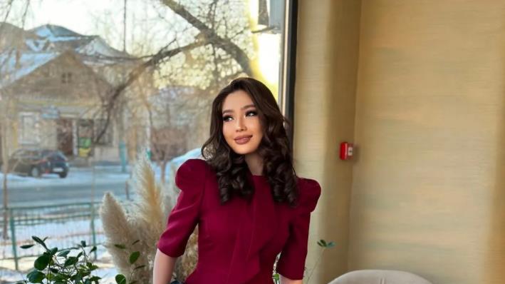 今年流行“裙子+这3双鞋”，太时髦了