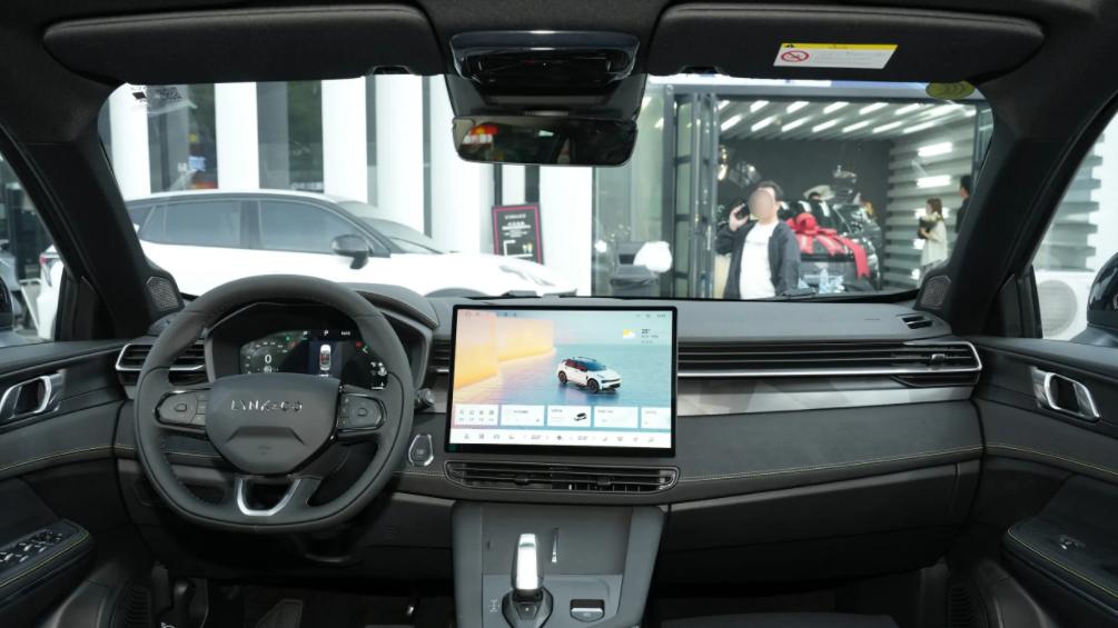 15万级燃油SUV，全系标配2.0T引擎，领克01焕新版值得选吗？