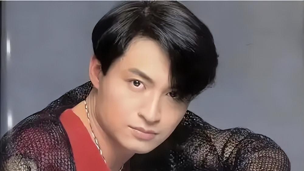 6位天生桃花眼的男星，眼神自带苏感，看谁都含情脉脉，深情款款